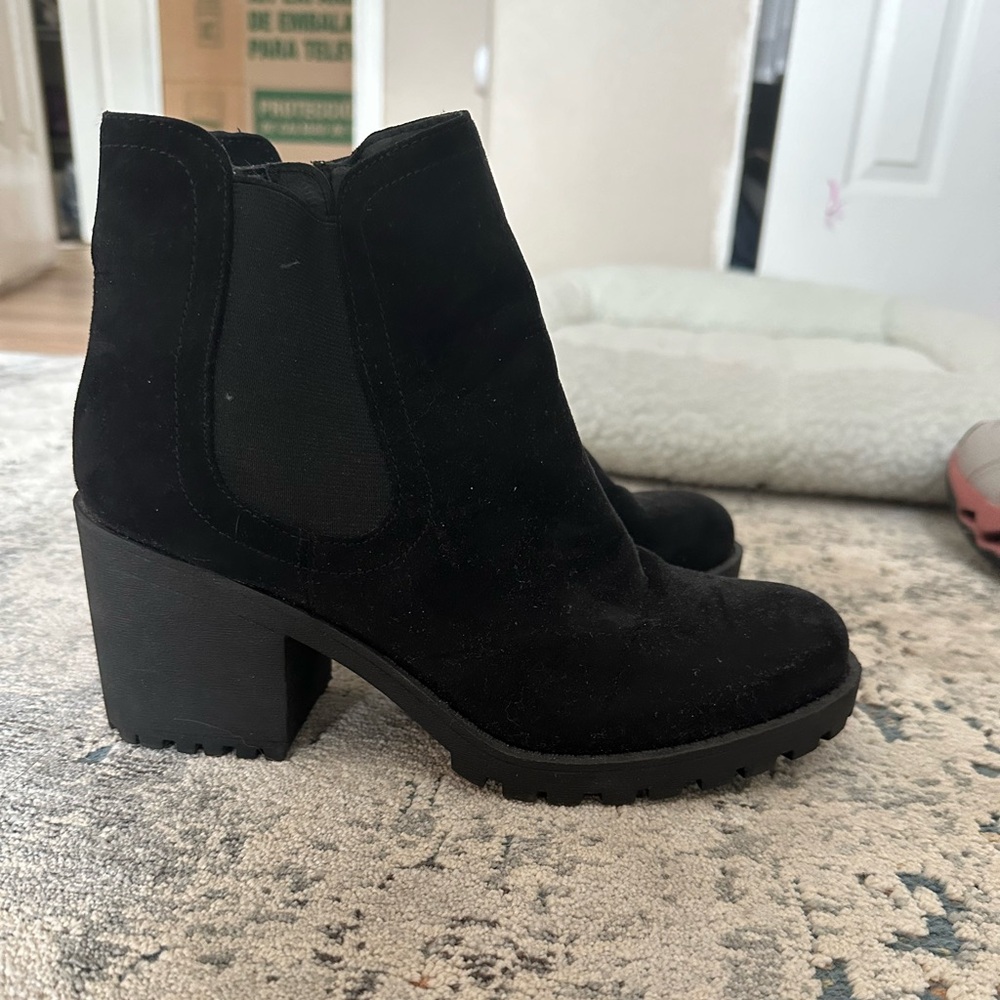 Black heeled boots